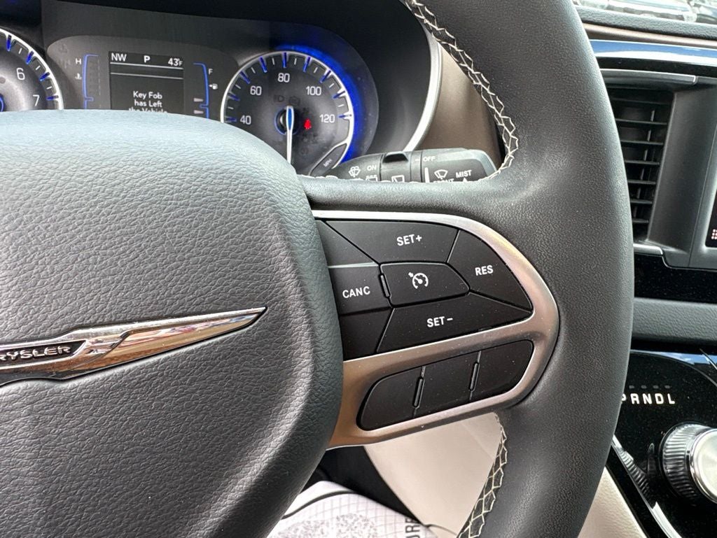 2023 Chrysler Voyager LX