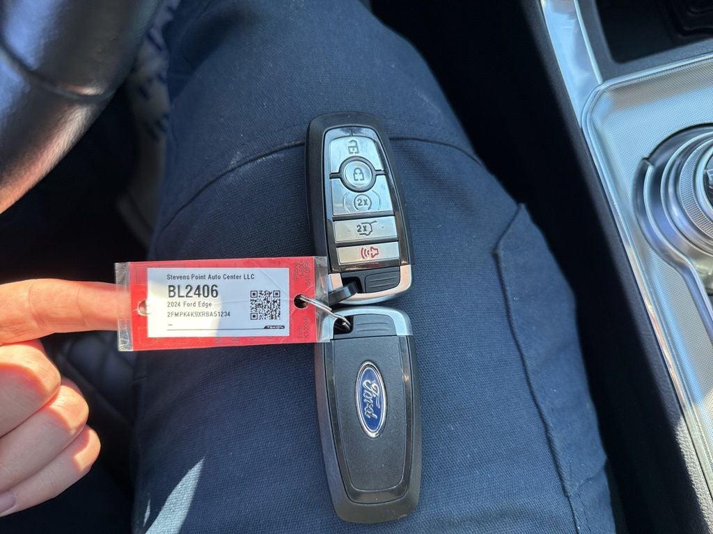 2024 Ford Edge Titanium