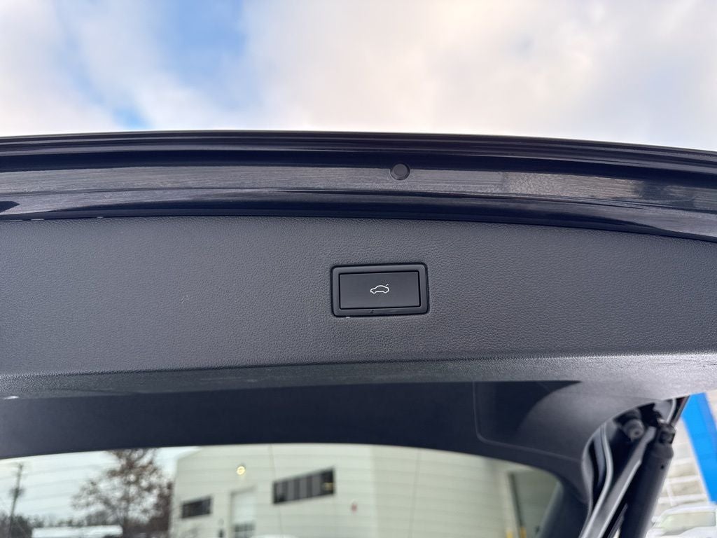 2022 Volkswagen Tiguan 2.0T SEL R-Line