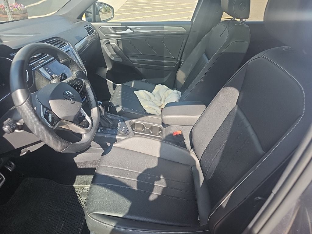 2022 Volkswagen Tiguan SE R-Line Black