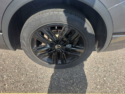 2022 Volkswagen Tiguan SE R-Line Black