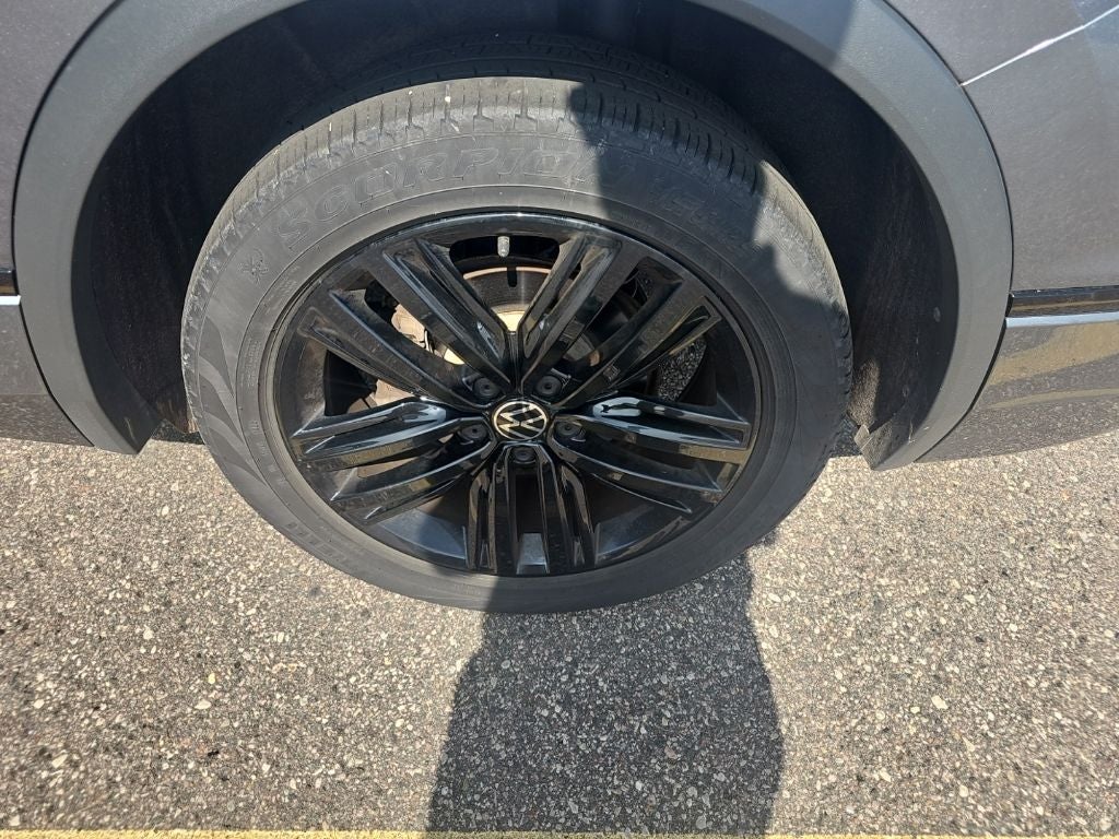 2022 Volkswagen Tiguan SE R-Line Black