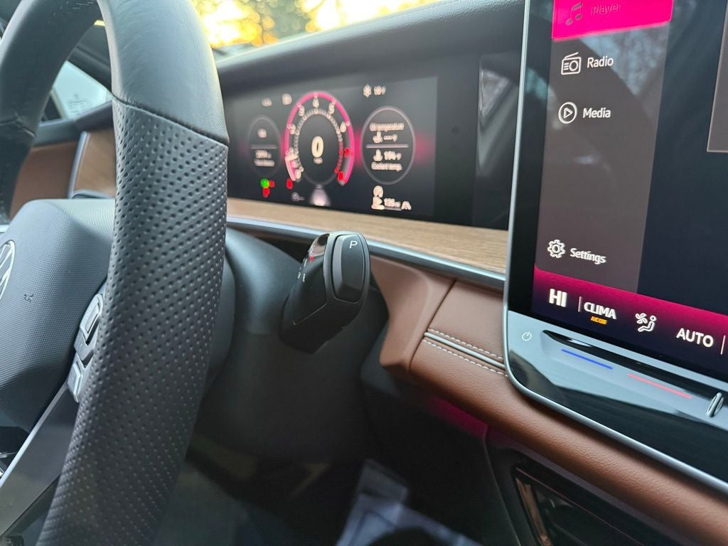 2025 Volkswagen Tiguan 2.0T SEL R-Line