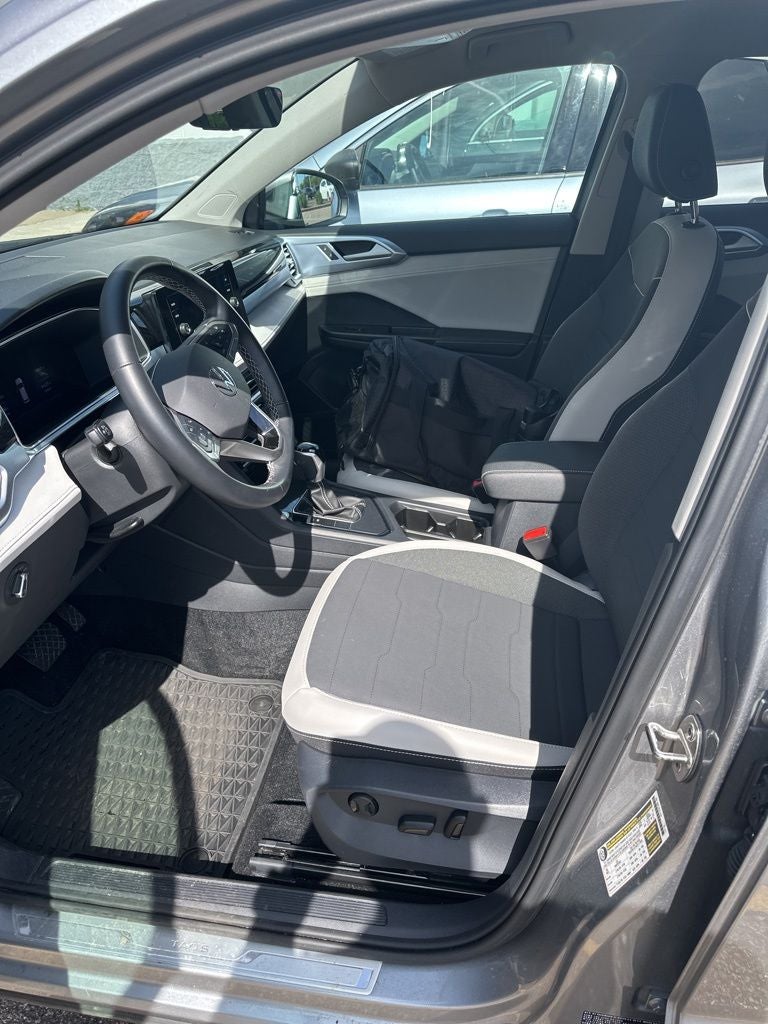 2025 Volkswagen Taos SE