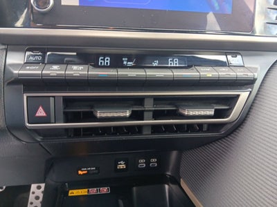 2025 Toyota Camry SE HYBRID