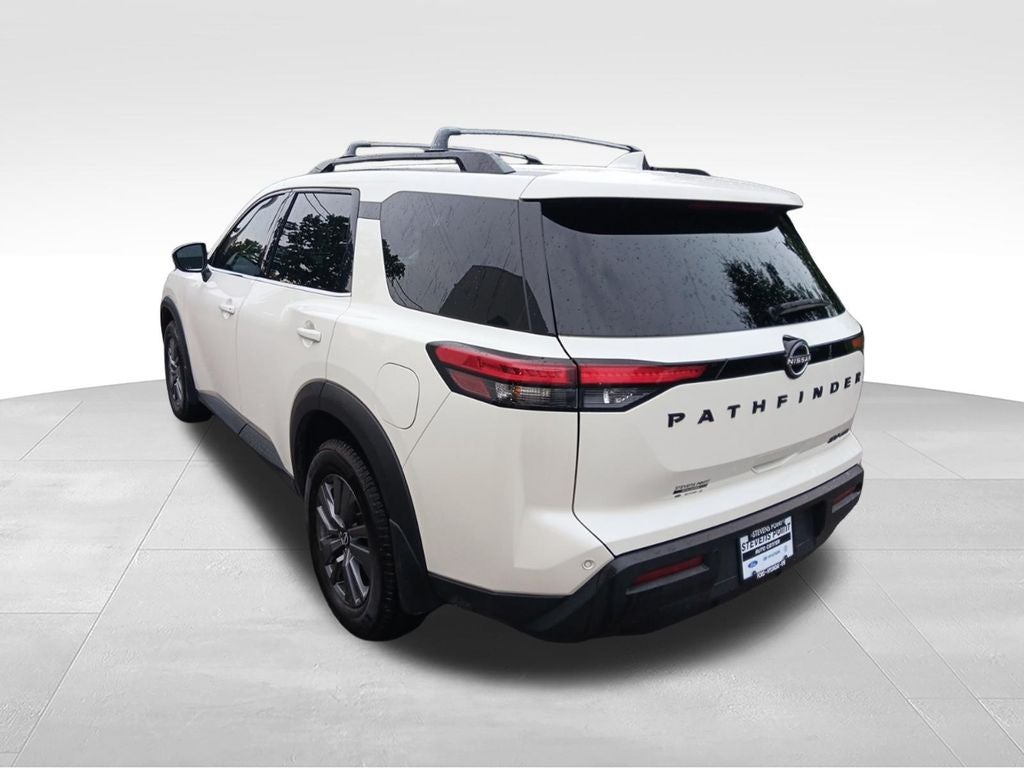 2024 Nissan Pathfinder SV