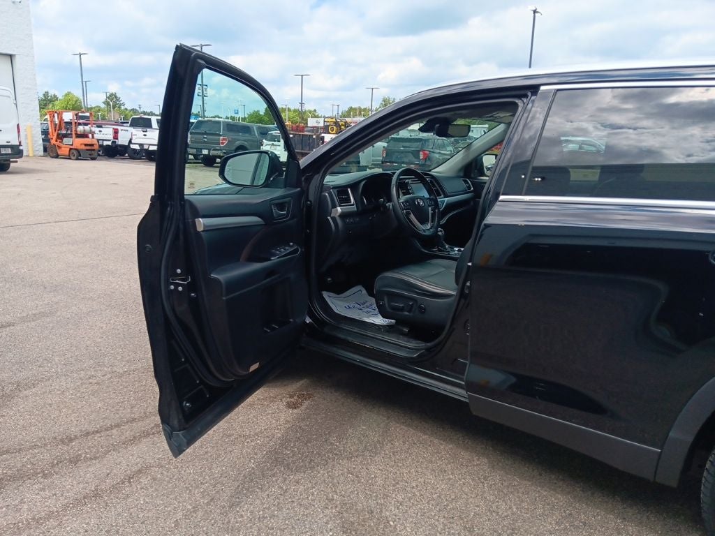 2019 Toyota Highlander SE