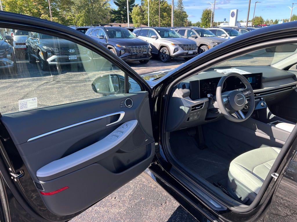 2024 Hyundai SONATA HYBRID Limited