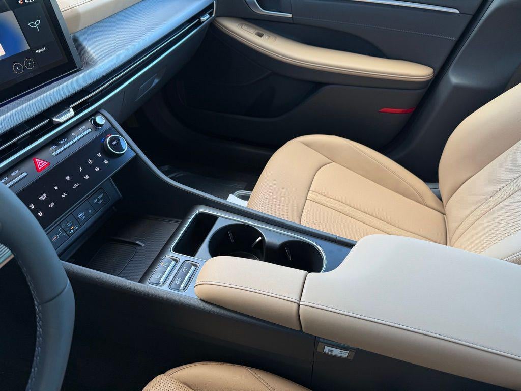 2025 Hyundai SONATA HYBRID Limited