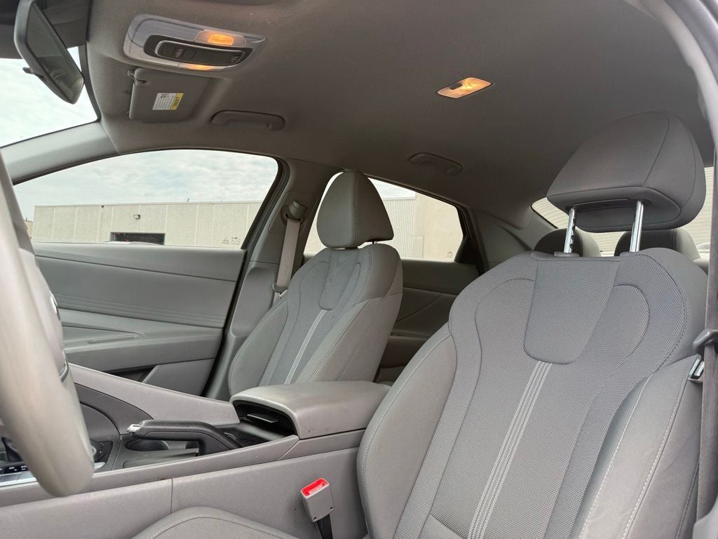 2023 Hyundai ELANTRA SE