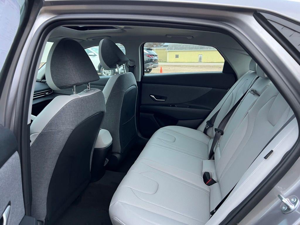 2025 Hyundai ELANTRA Limited