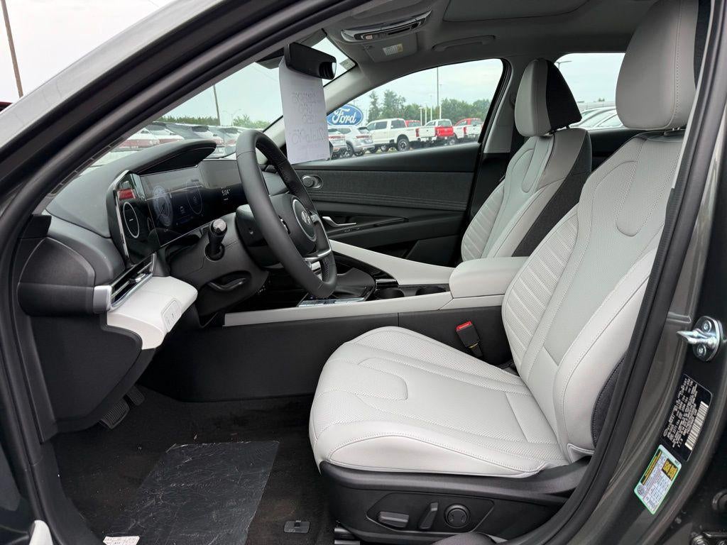 2025 Hyundai ELANTRA Limited