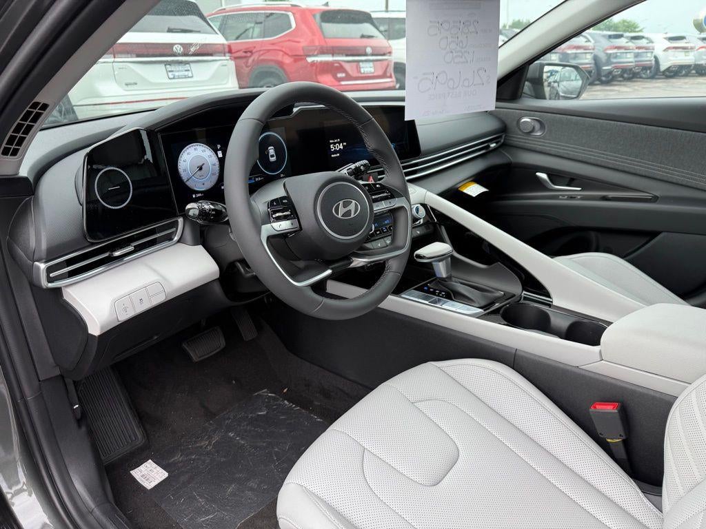 2025 Hyundai ELANTRA Limited