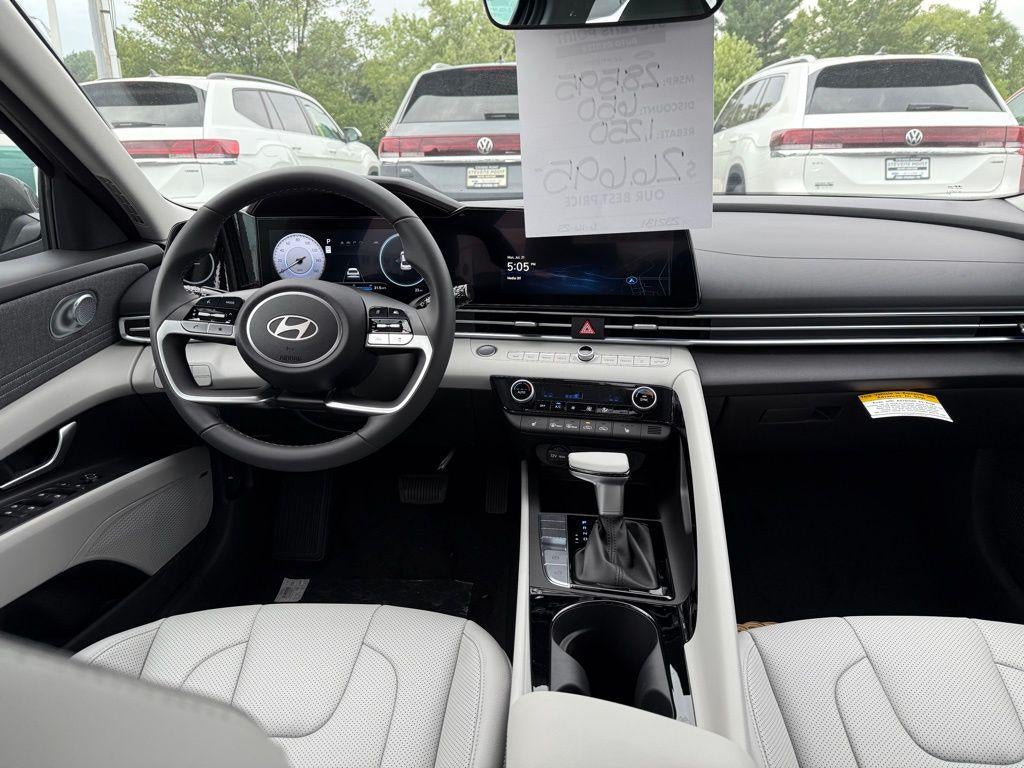 2025 Hyundai ELANTRA Limited