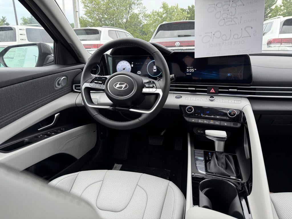 2025 Hyundai ELANTRA Limited