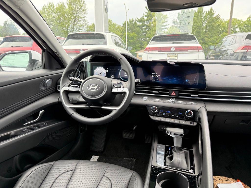 2025 Hyundai ELANTRA Limited