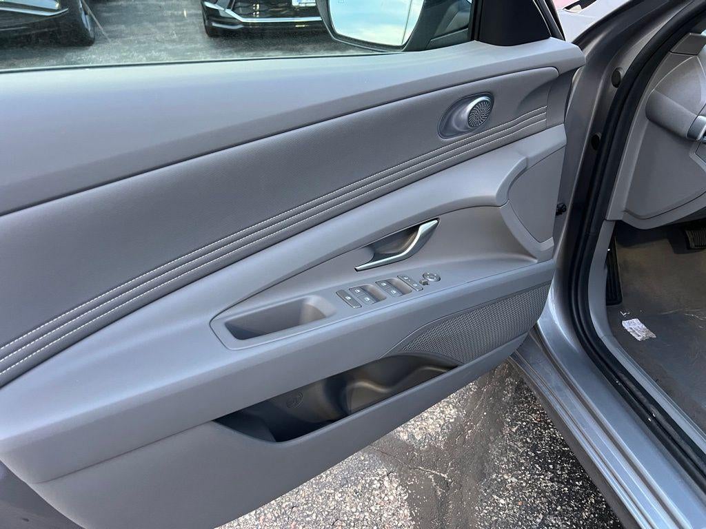 2025 Hyundai ELANTRA SEL Convenience