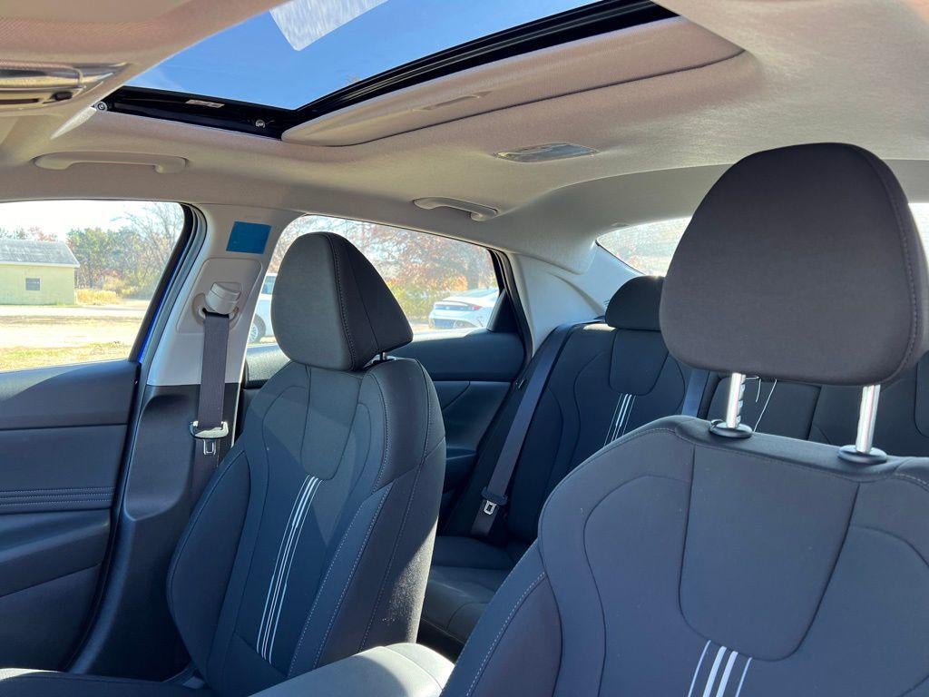 2025 Hyundai ELANTRA SEL Convenience