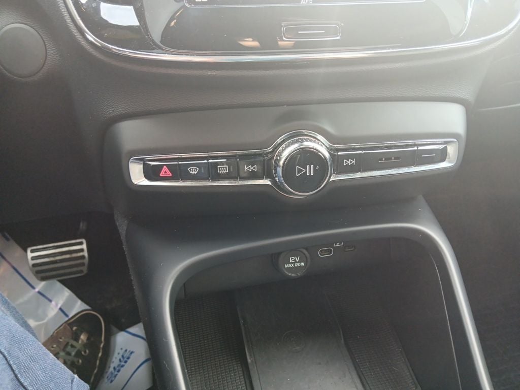 2021 Volvo XC40 Recharge Pure Electric P8