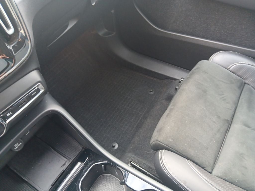 2021 Volvo XC40 Recharge Pure Electric P8