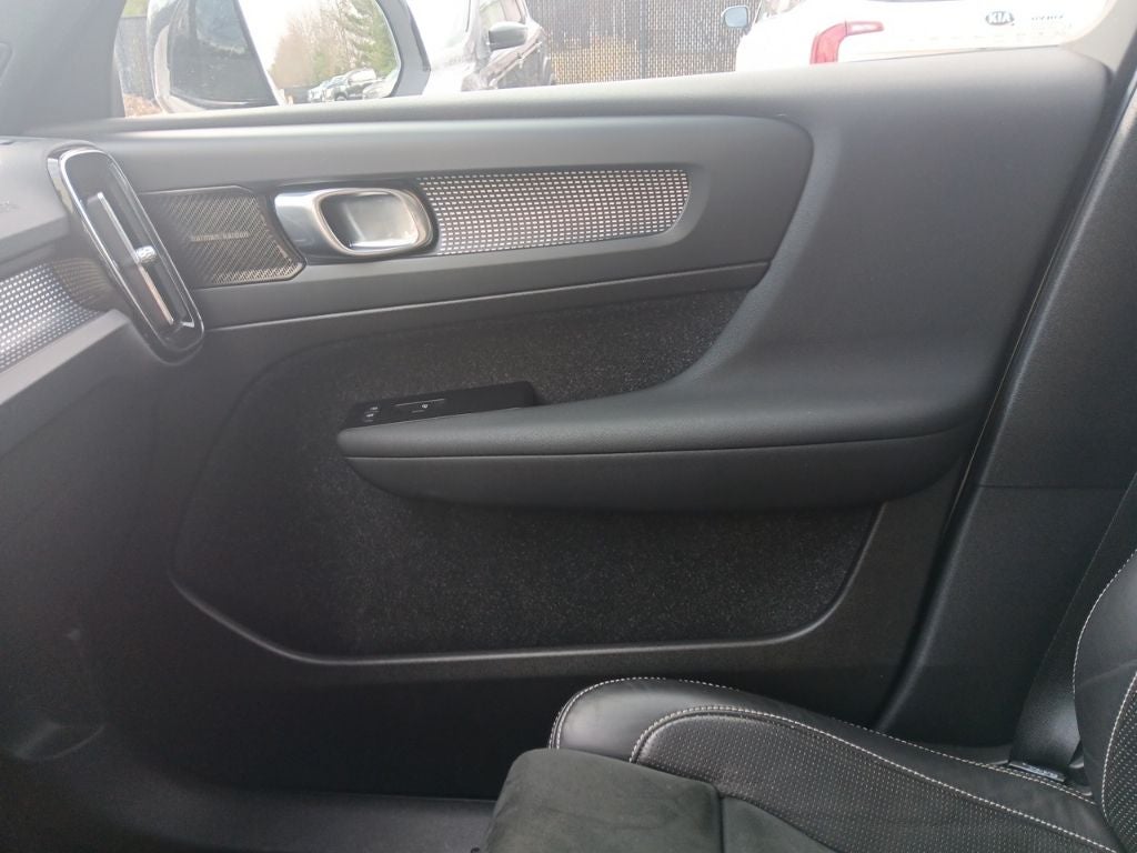 2021 Volvo XC40 Recharge Pure Electric P8